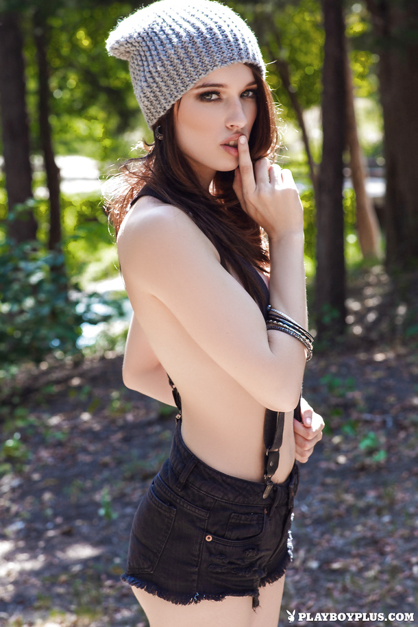 Amateur Playboy Model Caitlin McSwain nude outside - Picture 10