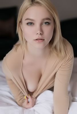Sexy Blonde Scarlet