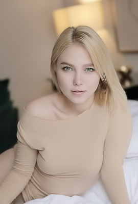Busty Blonde Scarlet