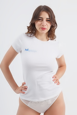 Big Boobs Hottie Elle Mira Shows Her Amazing Body