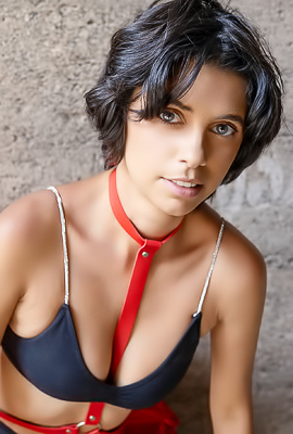 Kensi Bold Solo Show In Leather, Spreading Legs For Sizzling Outdoor Masturbation