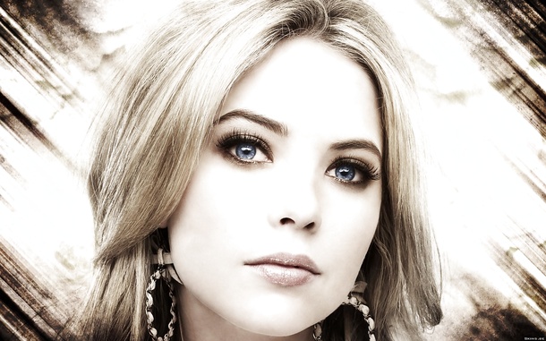 Truly wondrous model and actress Ashley Benson - Picture 01