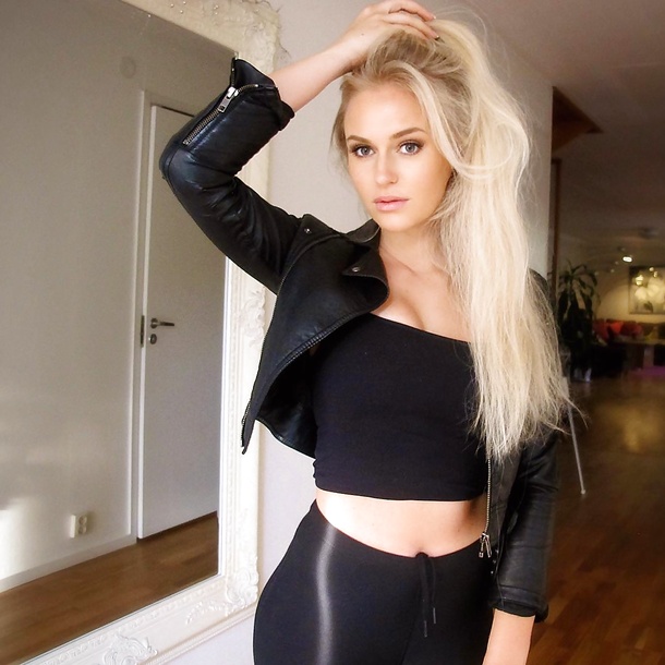 Here are some epic photos of assed Anna Nystrom - Picture 08