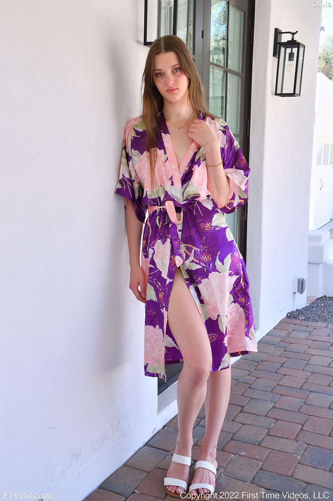 Olivia In The Purple Kimono - Picture 01