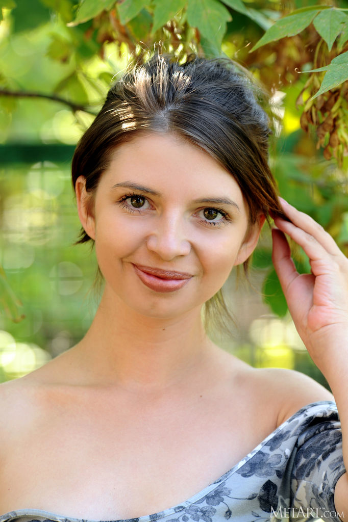 Simona Enjoying To Show Her Naked Body - Picture 00