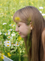 Arete Exposes Her Beautiful Breasts - photo 07 loading=