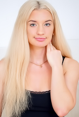 Naughty Blonde Anna Riv