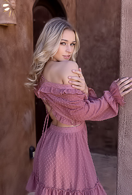 Tavia Seductive Curves And Confident Expressions Shine In This Stunning Set